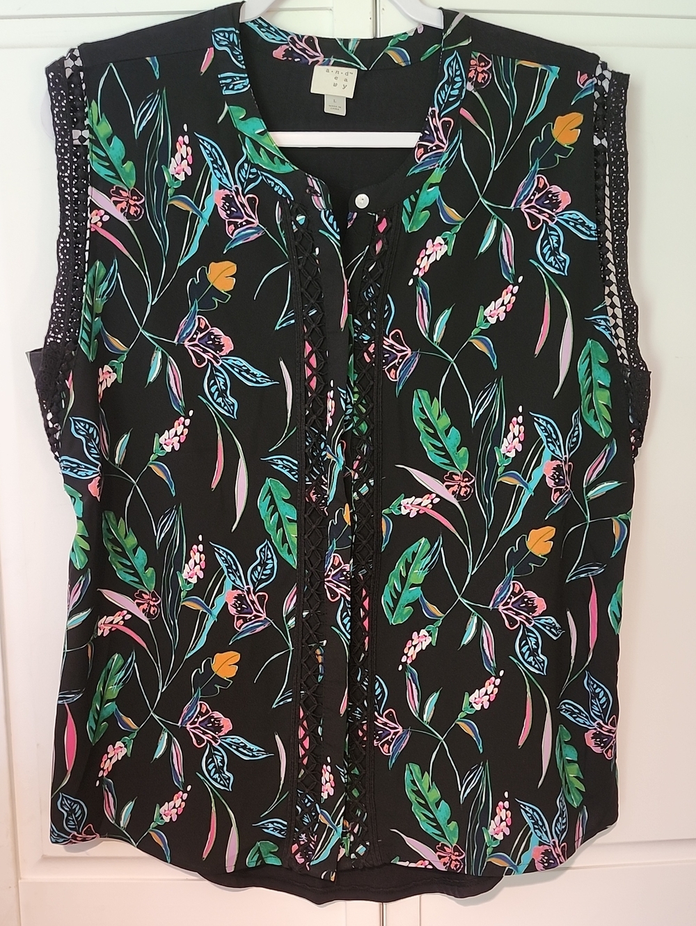 A New Day Sleeveless Black Floral Button-up Front Top